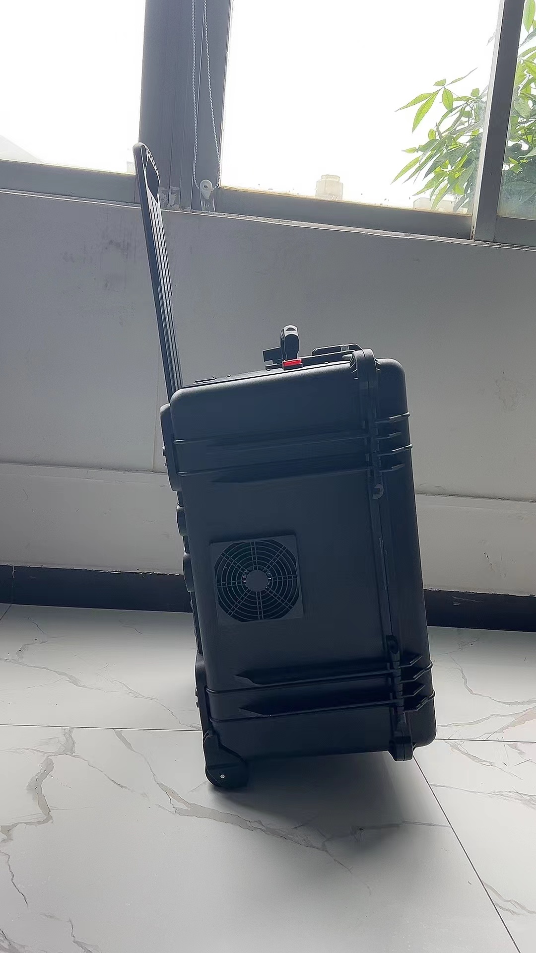 白朗手拉箱型移动通信干扰器